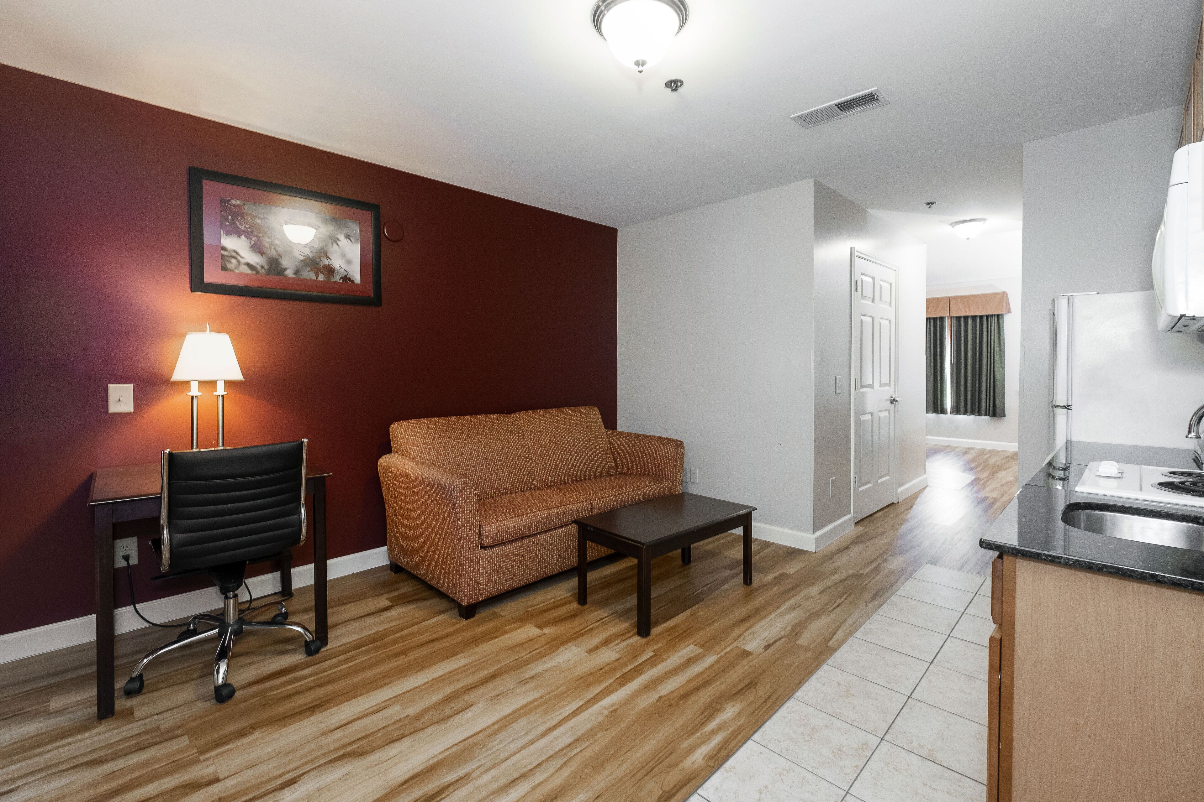 Suite Standar, 2 Tempat Tidur Double, Bebas Asap Rokok, dapur kecil (Kitchenette) | Seprai premium, meja kerja, tirai kedap cahaya, dan setrika/meja setrika