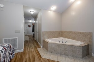 Ropa de cama de alta calidad, escritorio y cortinas blackout 