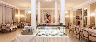 Centro National Frankfurt, Trademark Collection by Wyndham