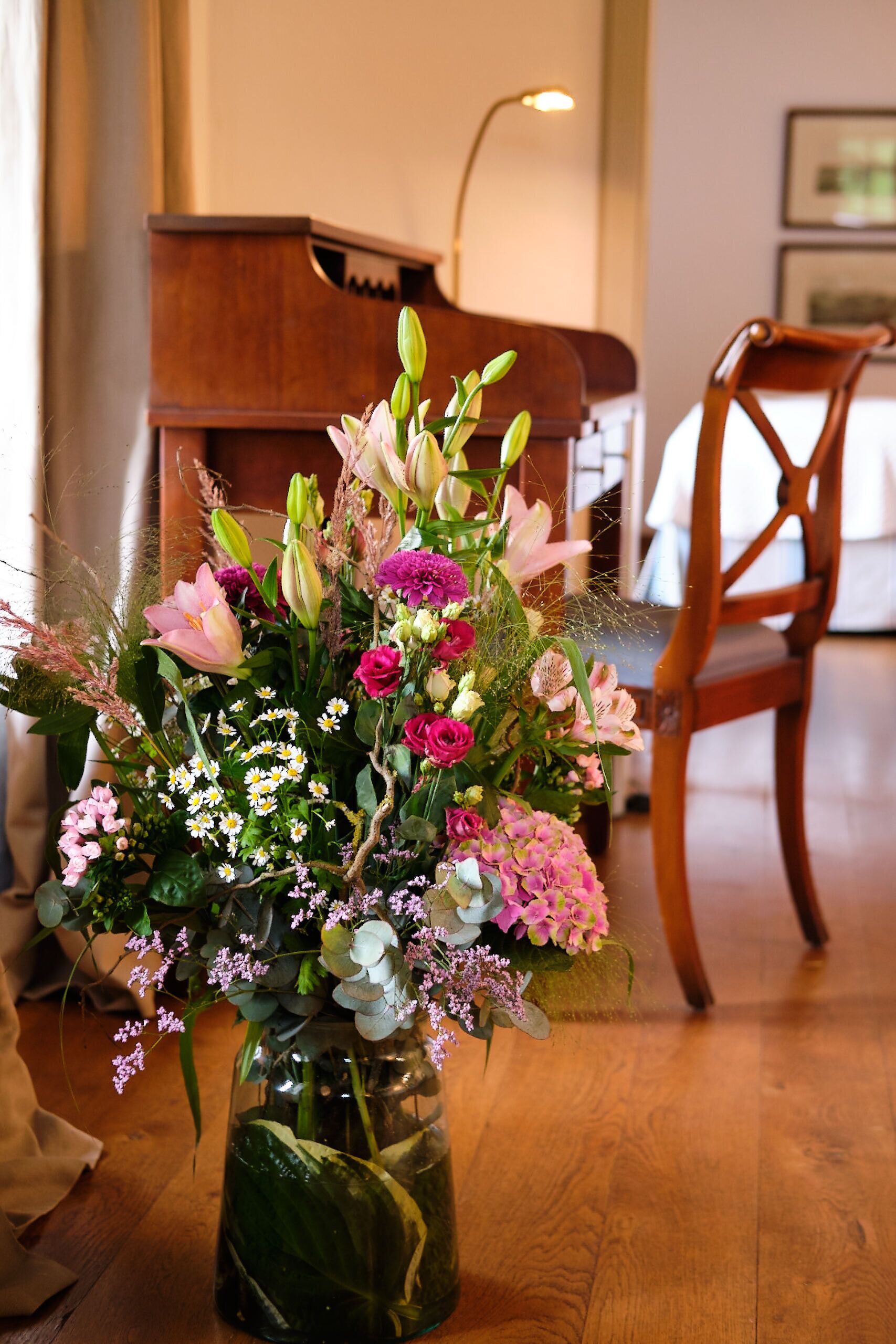 suite | living area | flat-screen tv