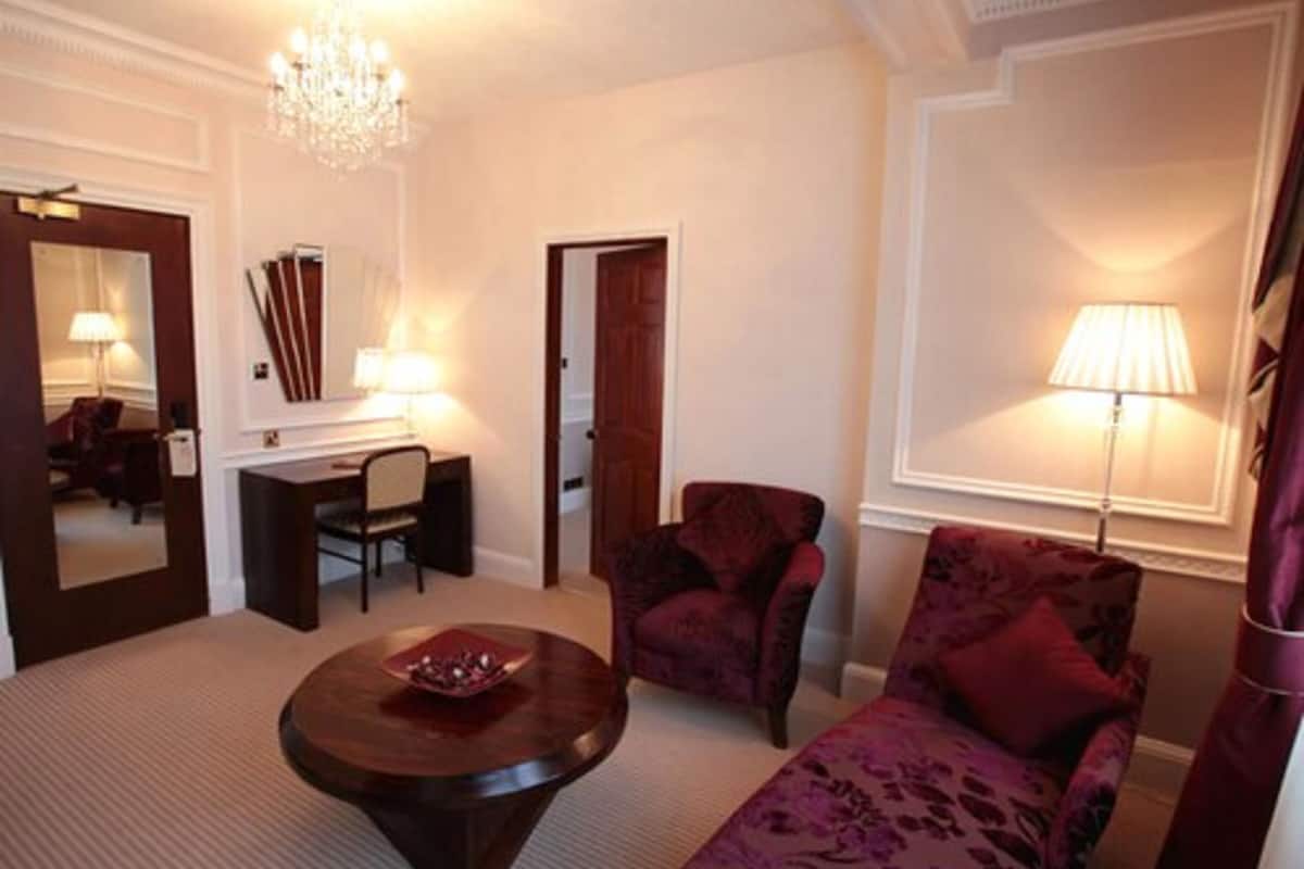 honeymoon suite | 1 bedroom, desk, iron/ironing board, free wifi
