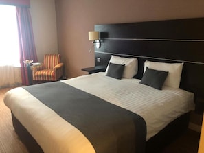 Standard-Doppelzimmer | Schreibtisch, Bügeleisen/Bügelbrett, kostenloses WLAN, Bettwäsche
