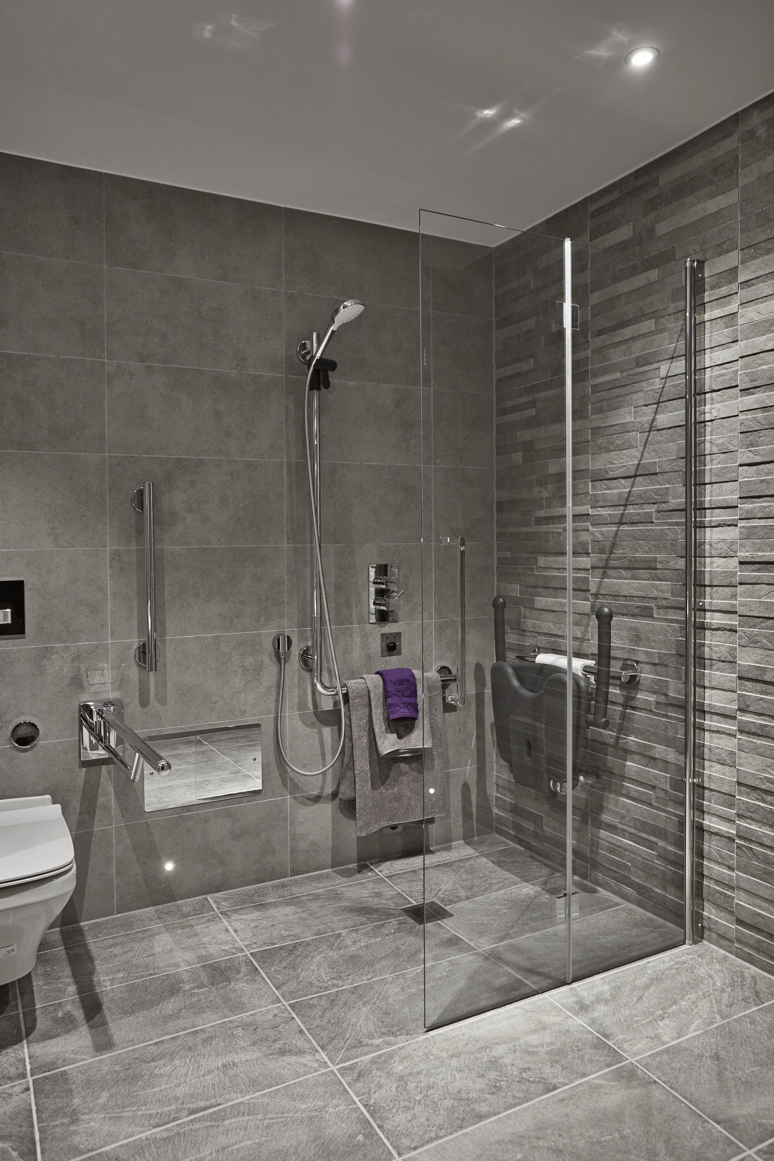 deluxe room | bathroom | hair dryer, towels