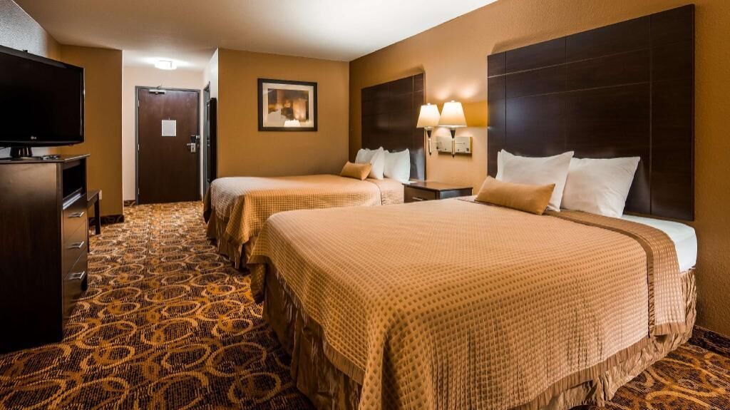 Desk, iron/ironing board, free WiFi, bed sheets
