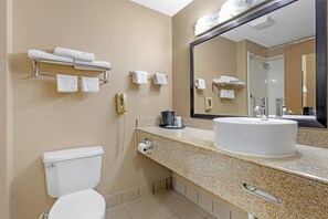 Combined shower/tub, free toiletries, hair dryer, towels