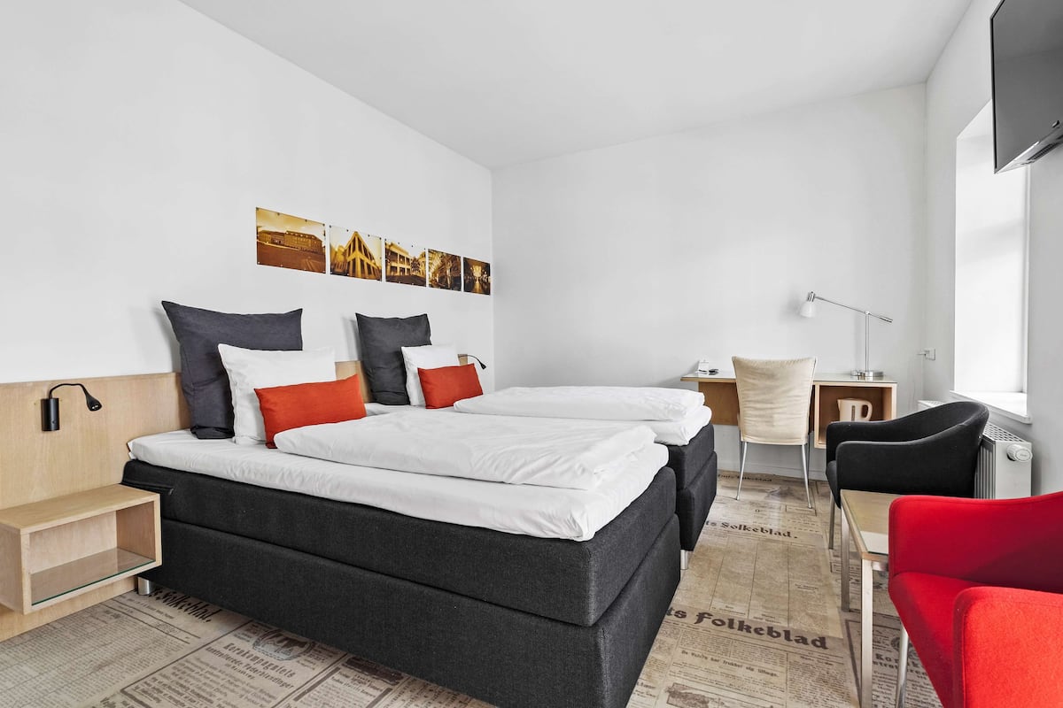 Business kamer, 1 tweepersoonsbed, niet-roken | Hypoallergeen beddengoed, individueel gedecoreerd, een bureau