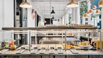 Petit déjeuner buffet (145 DKK par personne)