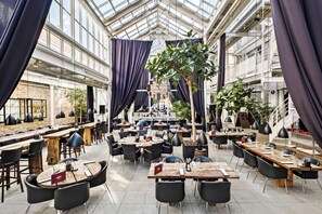 3 restaurants, serveren ontbijt, lunch, diner, Italiaanse gerechten