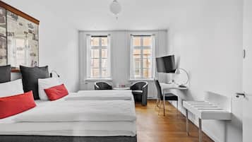 ملاءات للفراش لا تسبب الحساسية ومكتب ومساحة عمل للكمبيوتر المحمول