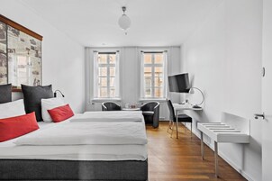 Habitación estándar, 1 cama de matrimonio grande, no fumadores | Ropa de cama hipoalergénica y escritorio