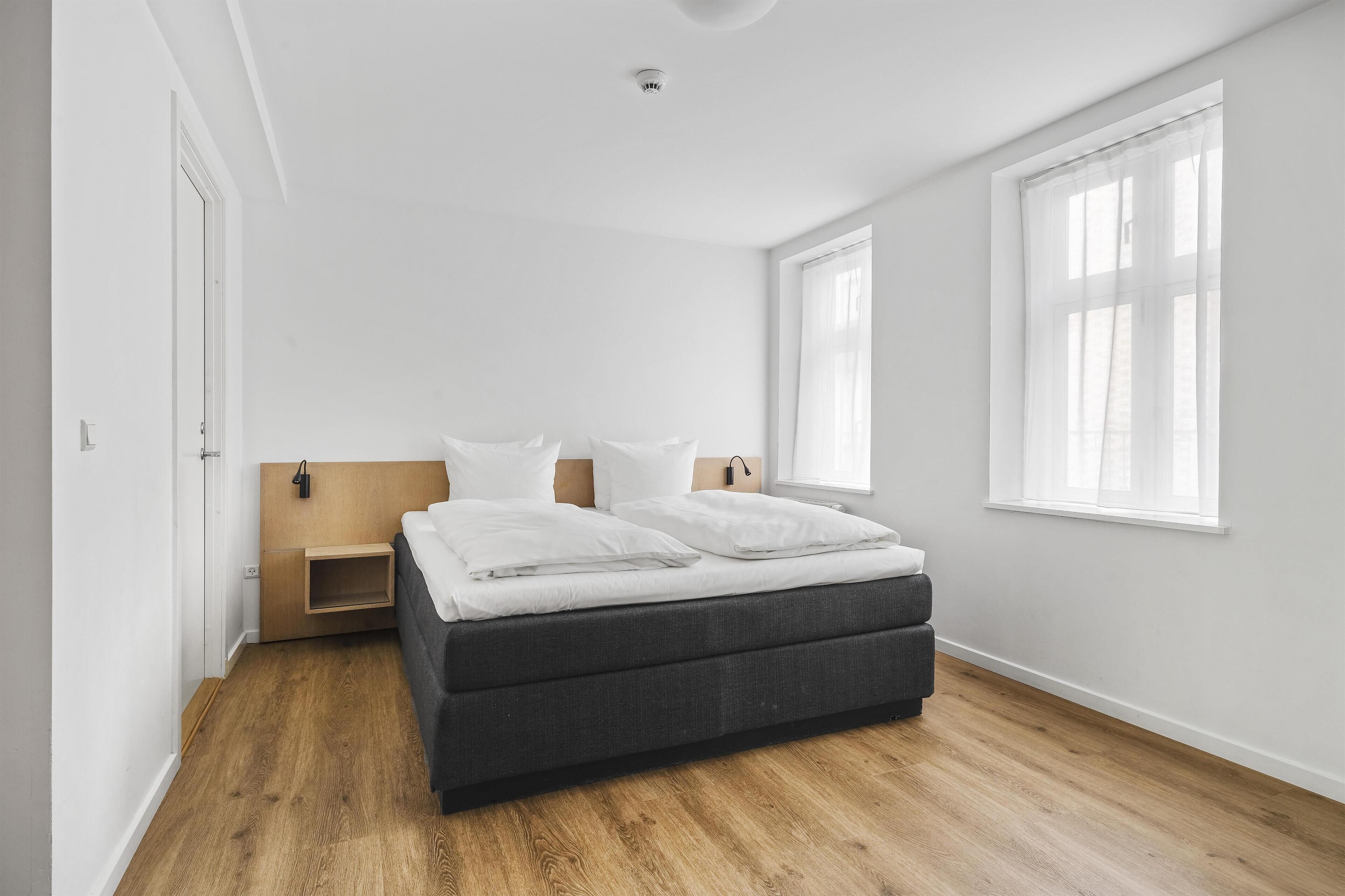 Kamar Bisnis, 1 Tempat Tidur Double, Bebas Asap Rokok | Seprai antialergi, meja kerja, dan ruang kerja ramah laptop