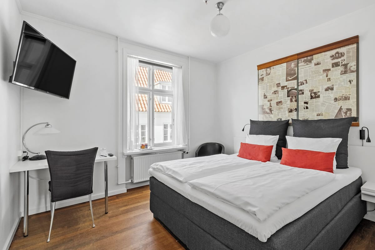 Standard Room, 1 Queen Bed, Non Smoking