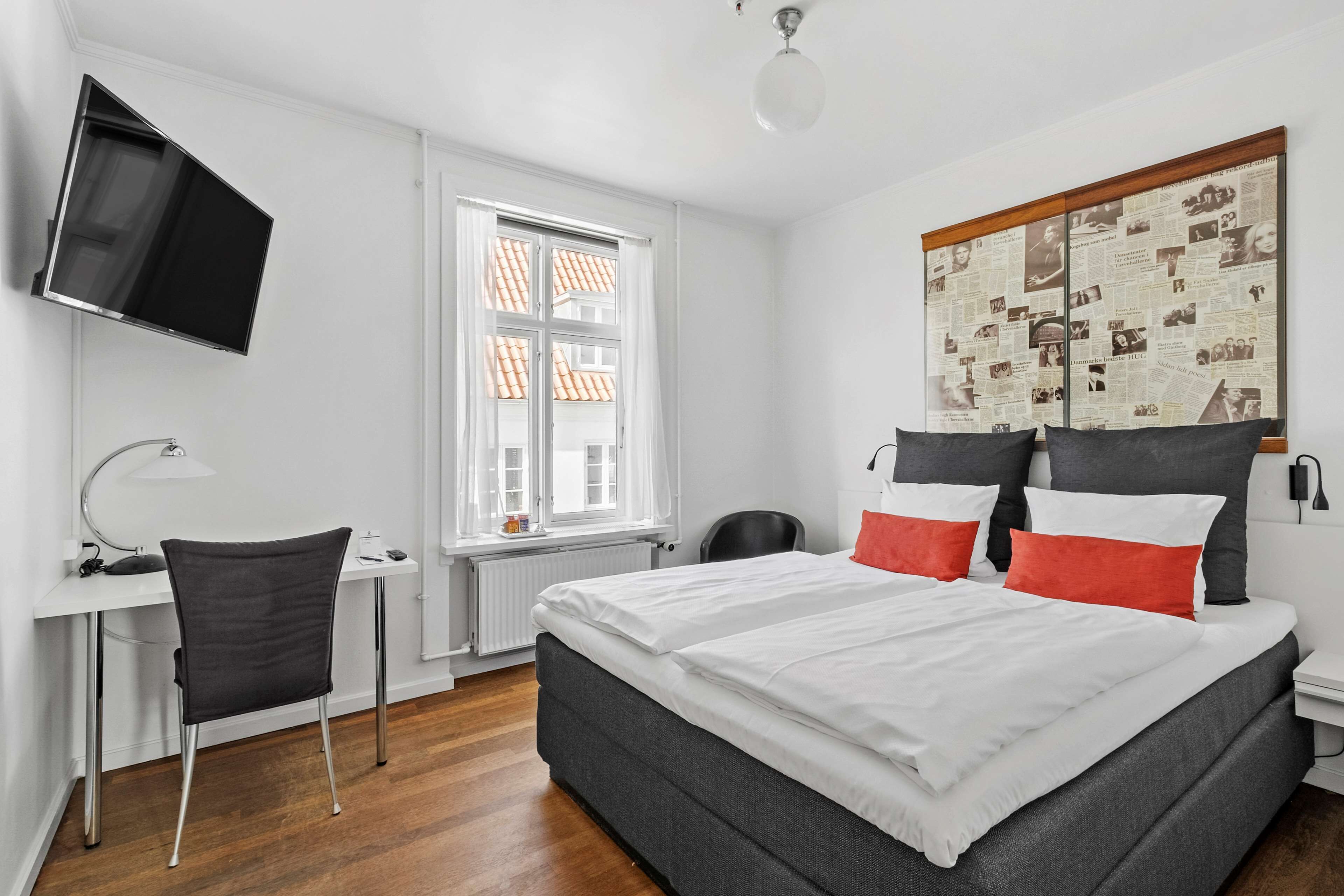 Standard Room, 1 Queen Bed, Non Smoking | Hypo-allergenic bedding, desk, laptop workspace, blackout drapes