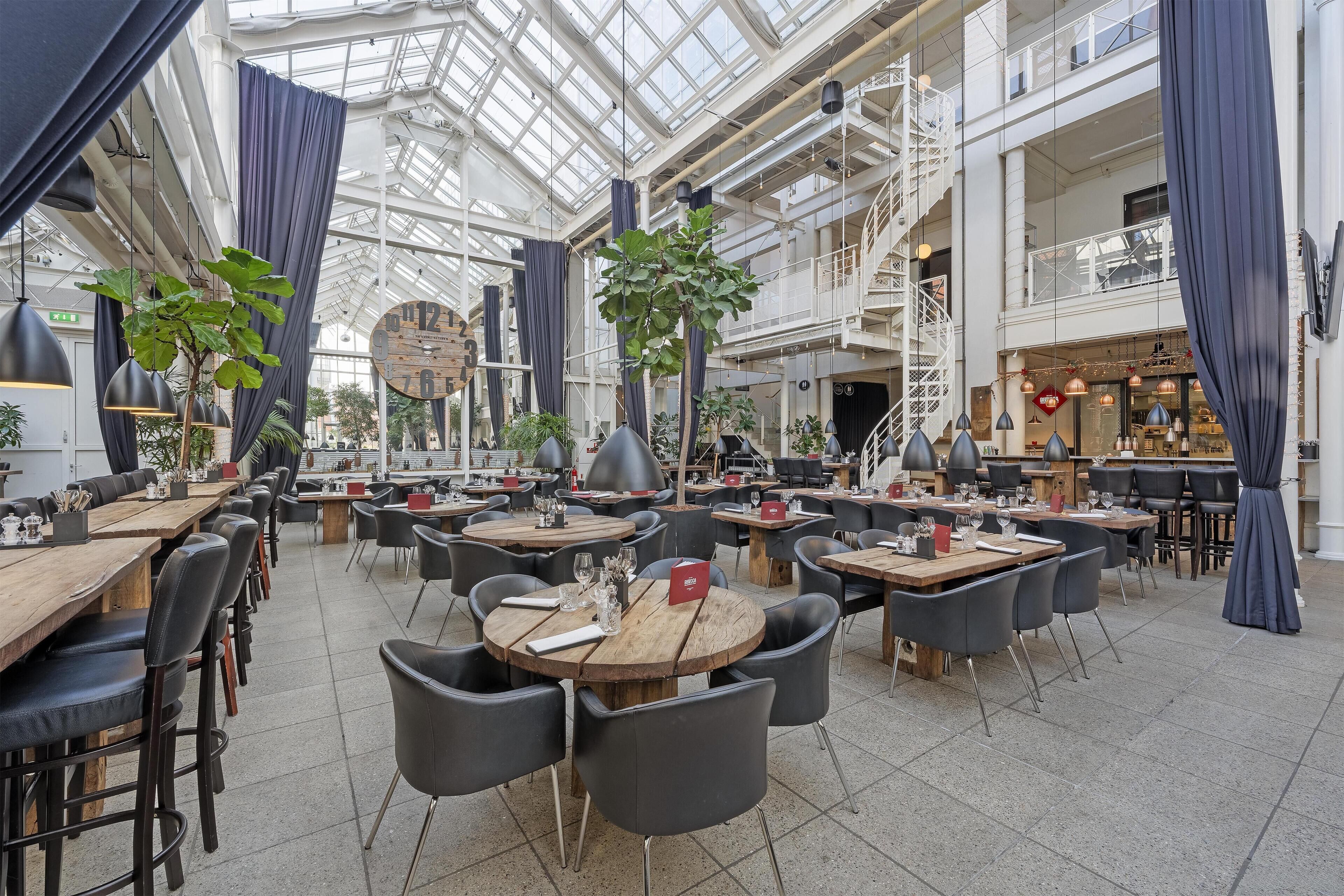 3 restauranter: lunsj og middag serveres