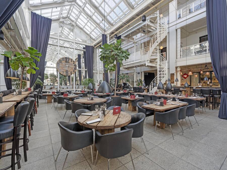 3 restauranter: lunsj og middag serveres