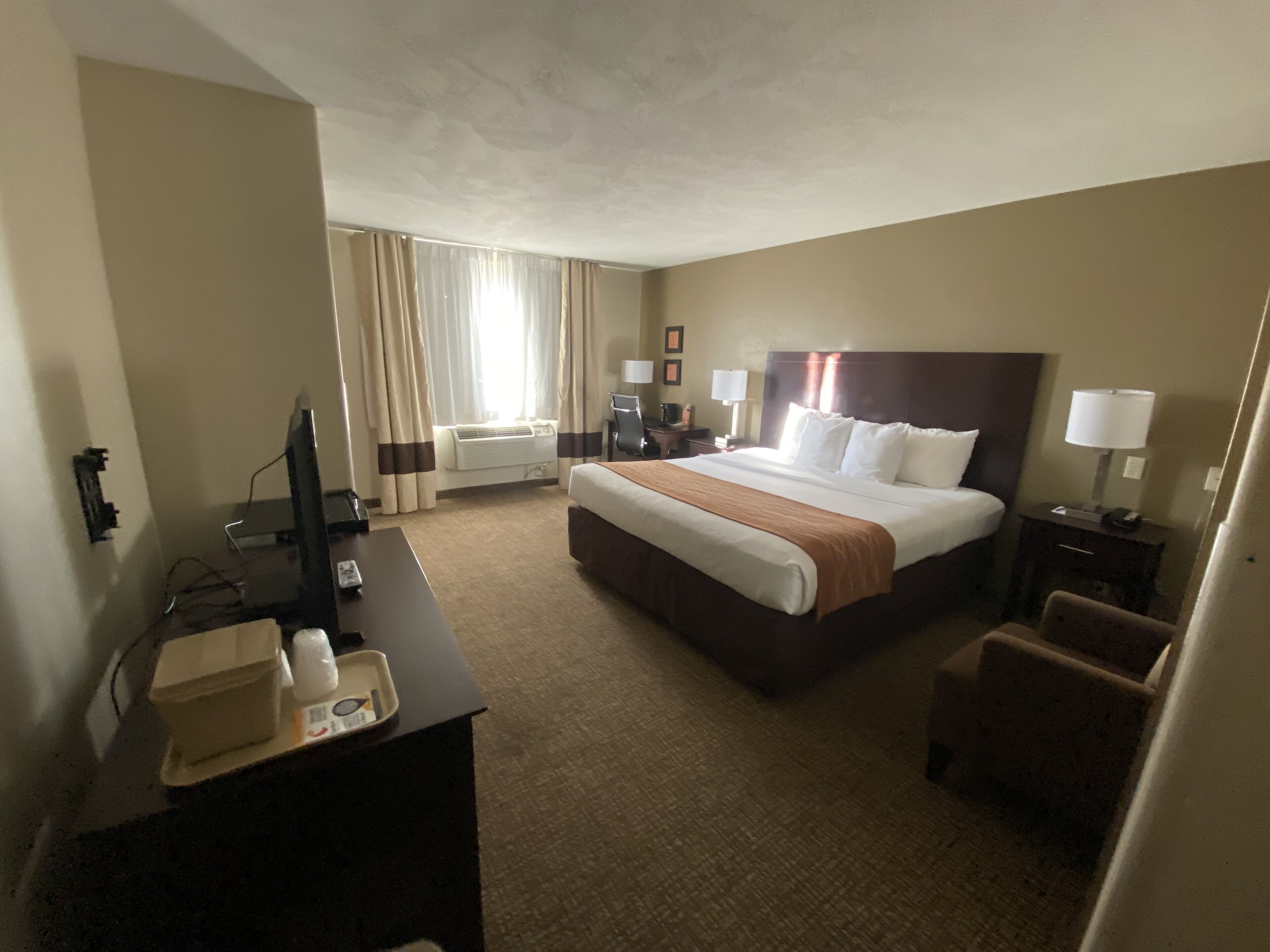 standard room, 1 king bed, non smoking | premium bedding, in-room safe, desk, blackout curtains