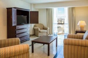 Junior Suite (Master) | In-room safe, desk, iron/ironing board, free WiFi