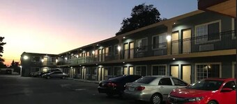 American Inn & Suites LAX