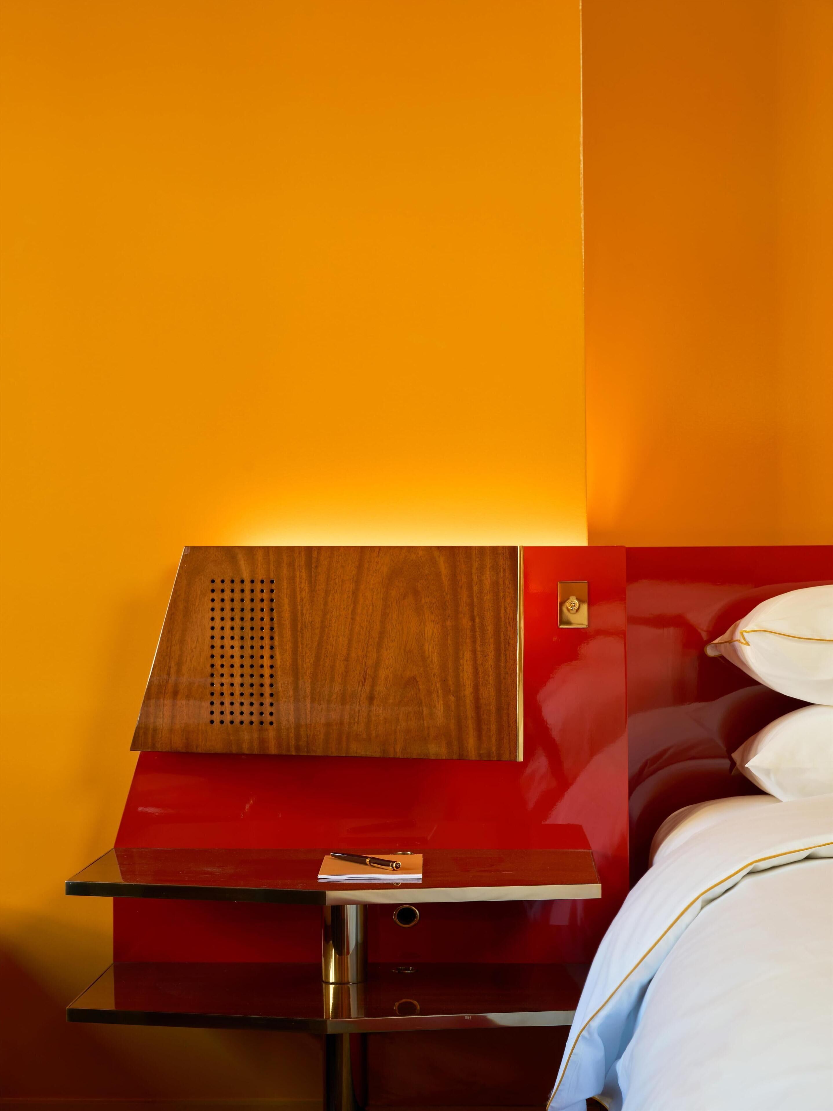 Peralatan tempat tidur premium, peti besi dalam bilik 