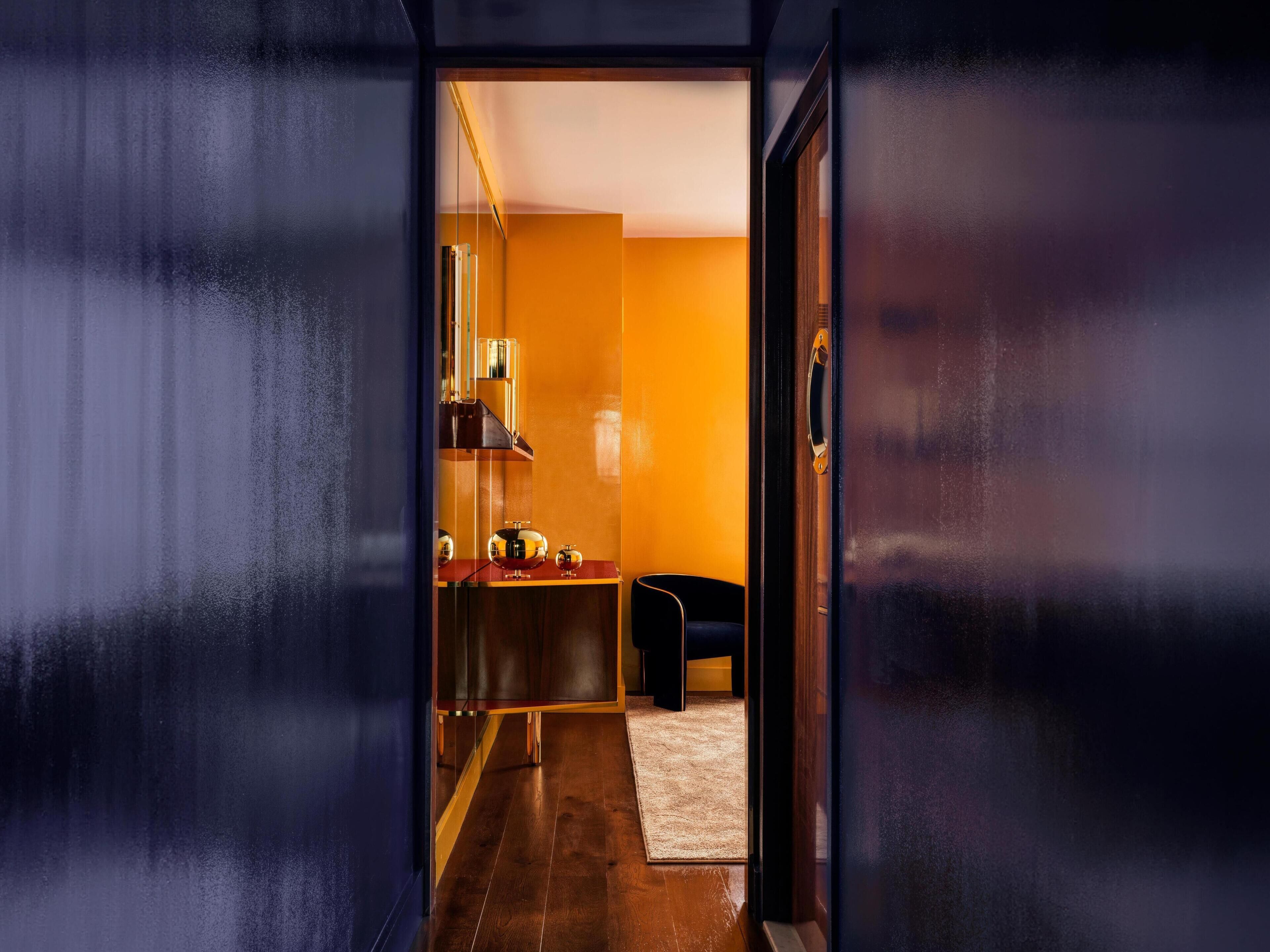 Room, 1 King Bed | Premium bedding, in-room safe, blackout drapes, iron/ironing board