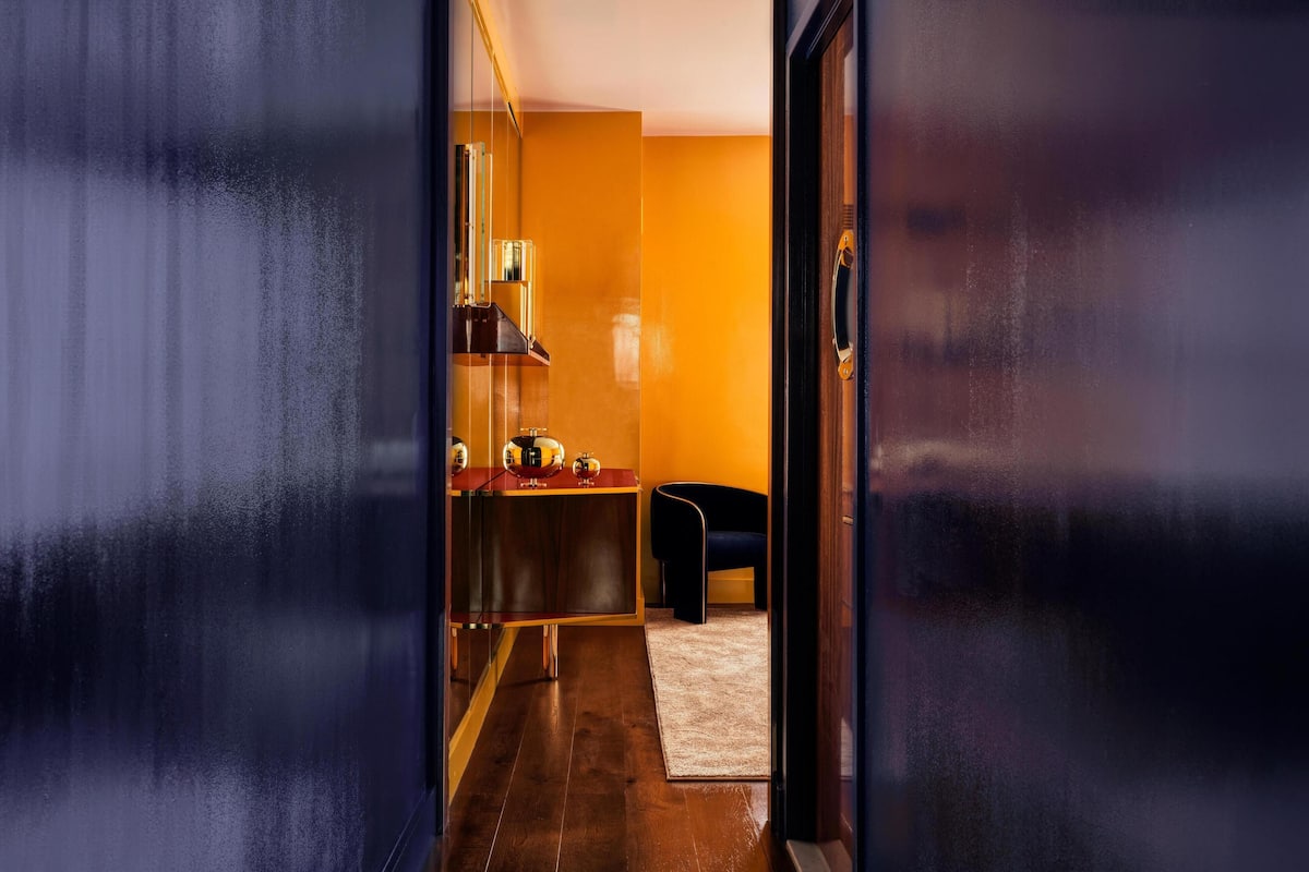 Room, 1 King Bed | Premium bedding, in-room safe, blackout drapes, iron/ironing board