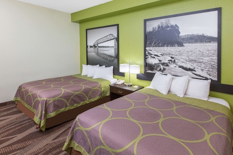 Escrivaninha, cortinas blackout, ferros/tábuas de passar roupa. Super 8 by Wyndham Southaven