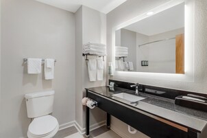 Suite, 1 King Bed, Non Smoking, Refrigerator & Microwave | Bathroom | Free toiletries, hair dryer, towels