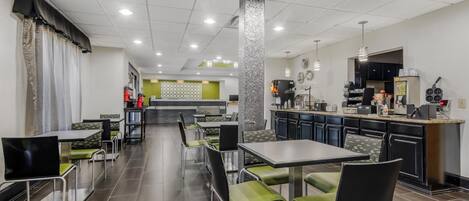 Ilmainen päivittäinen mannermainen aamiainen