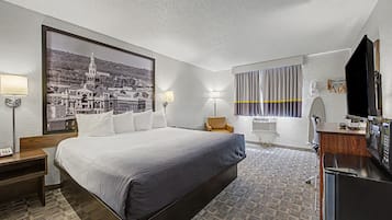 Standard Room, 1 King Bed | Desk, iron/ironing board, free WiFi, bed sheets
