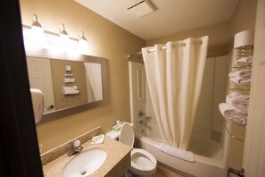 Standard Room, 1 Queen Bed | Bathroom | Combined shower/tub, free toiletries, hair dryer, towels