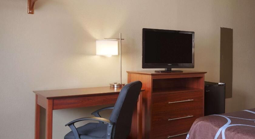 Bureau, fer et planche à repasser, Wi-Fi gratuit, draps fournis