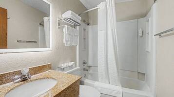 Combined shower/tub, free toiletries, hair dryer, towels