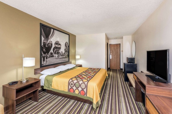 Room, 1 King Bed, Non Smoking | Desk, laptop workspace, iron/ironing board, free cribs/infant beds