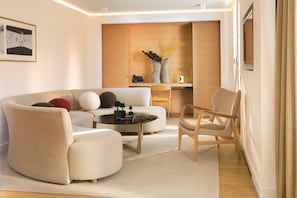 Suite (Marignan Eiffel) | Coin séjour