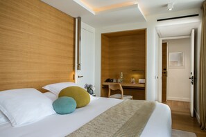 Phòng Suite, quang cảnh thành phố (Family and Friends) | 1 phòng ngủ, bộ đồ giường cao cấp, minibar, két bảo mật tại phòng 