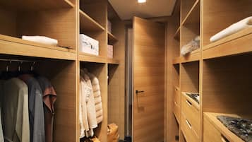 1 bedroom, premium bedding, minibar, in-room safe