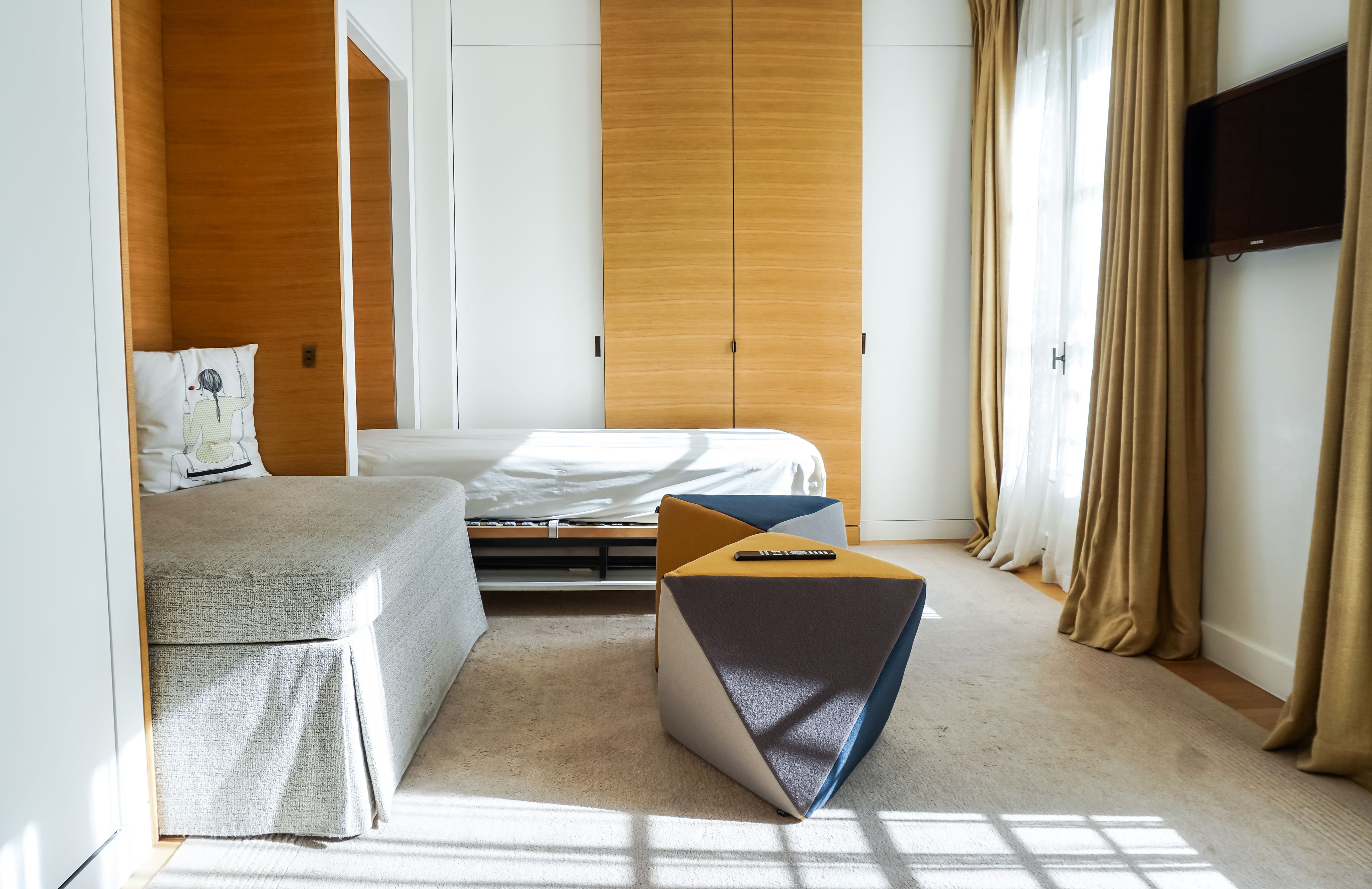 suite, city view (family and friends) | children’s theme room