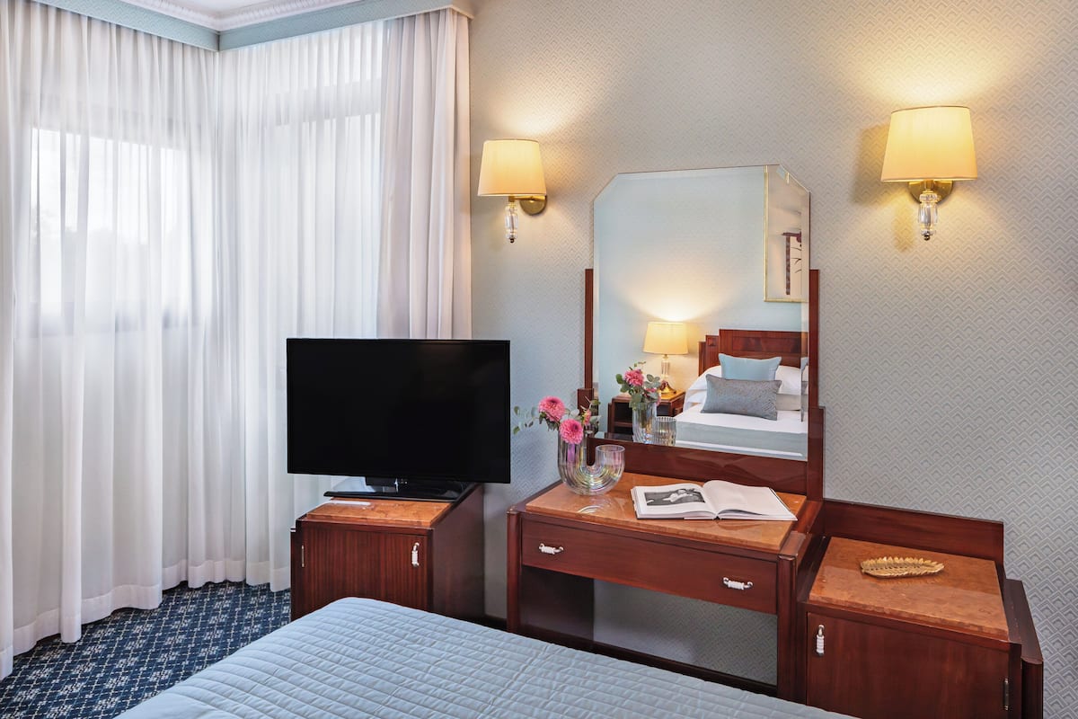 Cozy Room | Premium bedding, minibar, in-room safe, individually decorated
