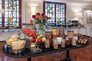 Daily buffet breakfast for a fee