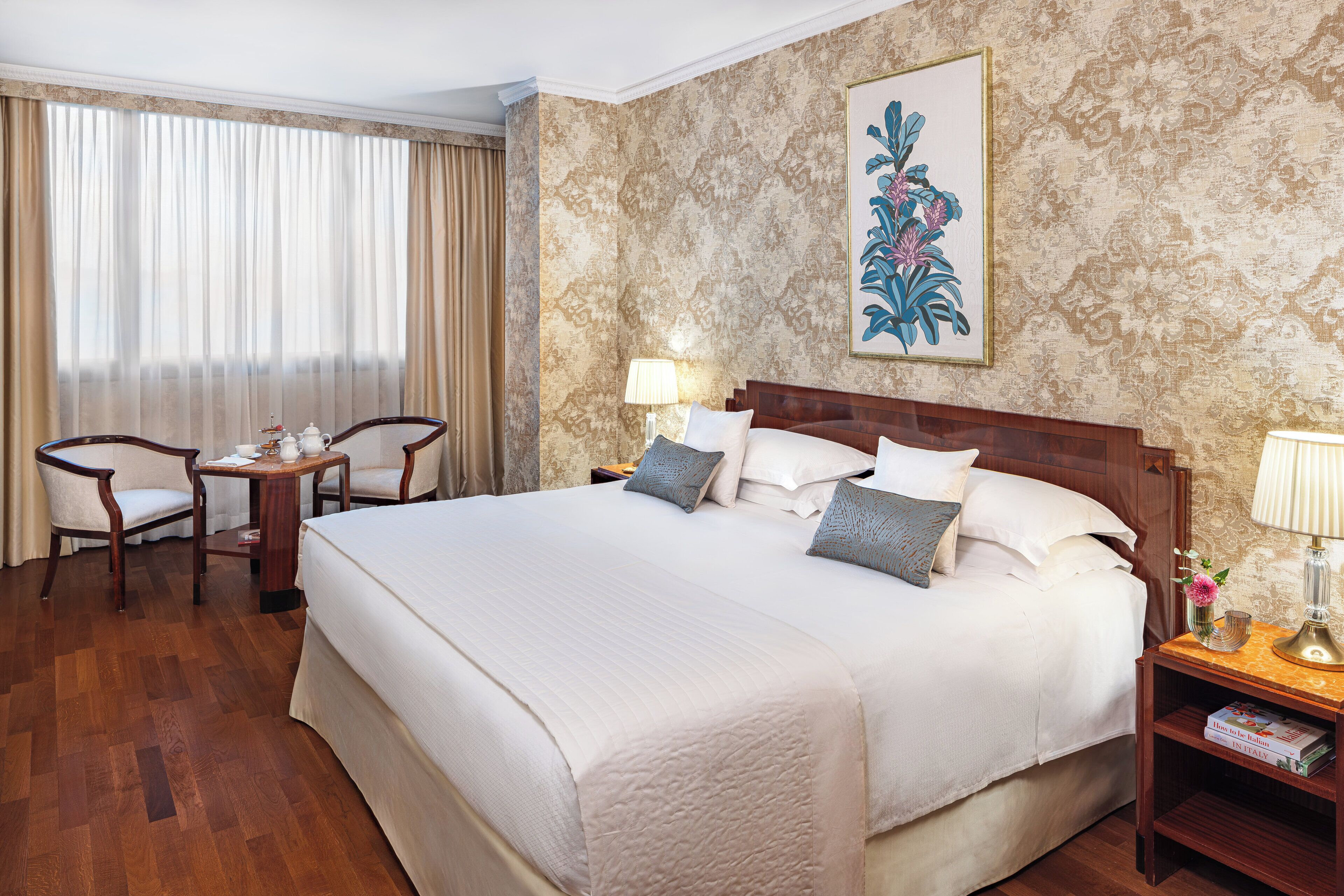 Kamar Double Deluks | Seprai premium, minibar, brankas, dan didekorasi berbeda-beda