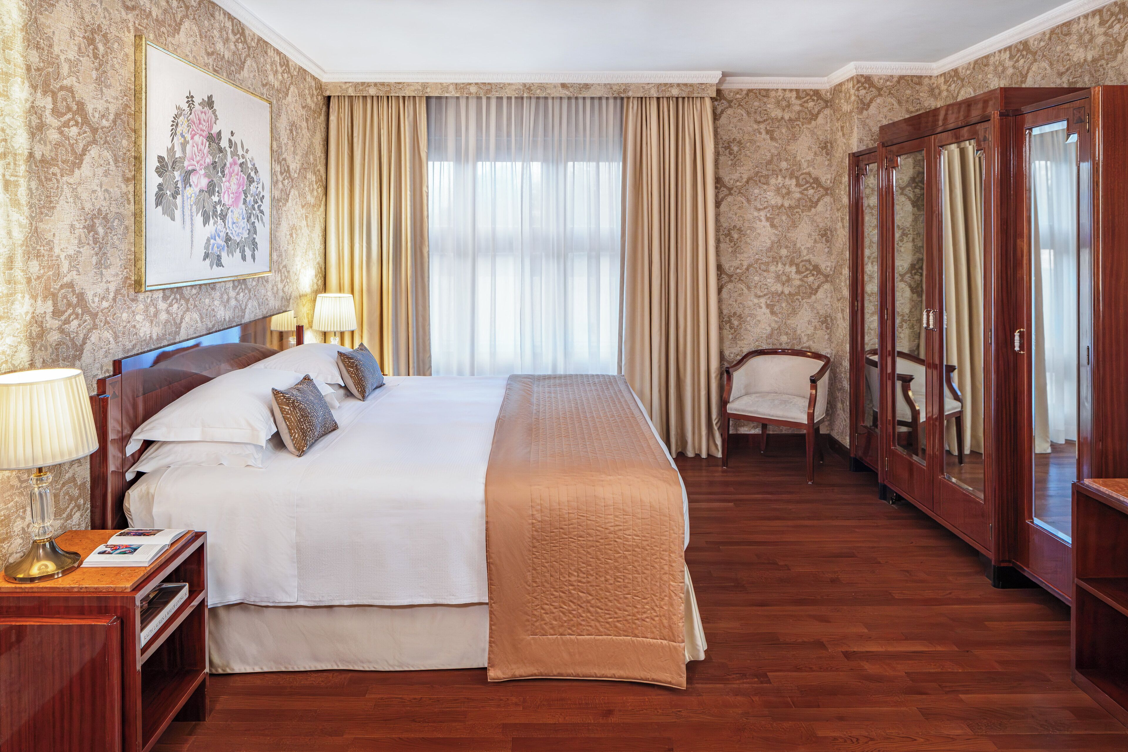 Suite Junior | Seprai premium, minibar, brankas, dan didekorasi berbeda-beda