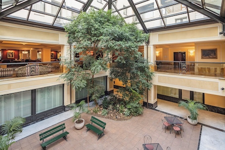 Lobby lounge. Starhotels Du Parc