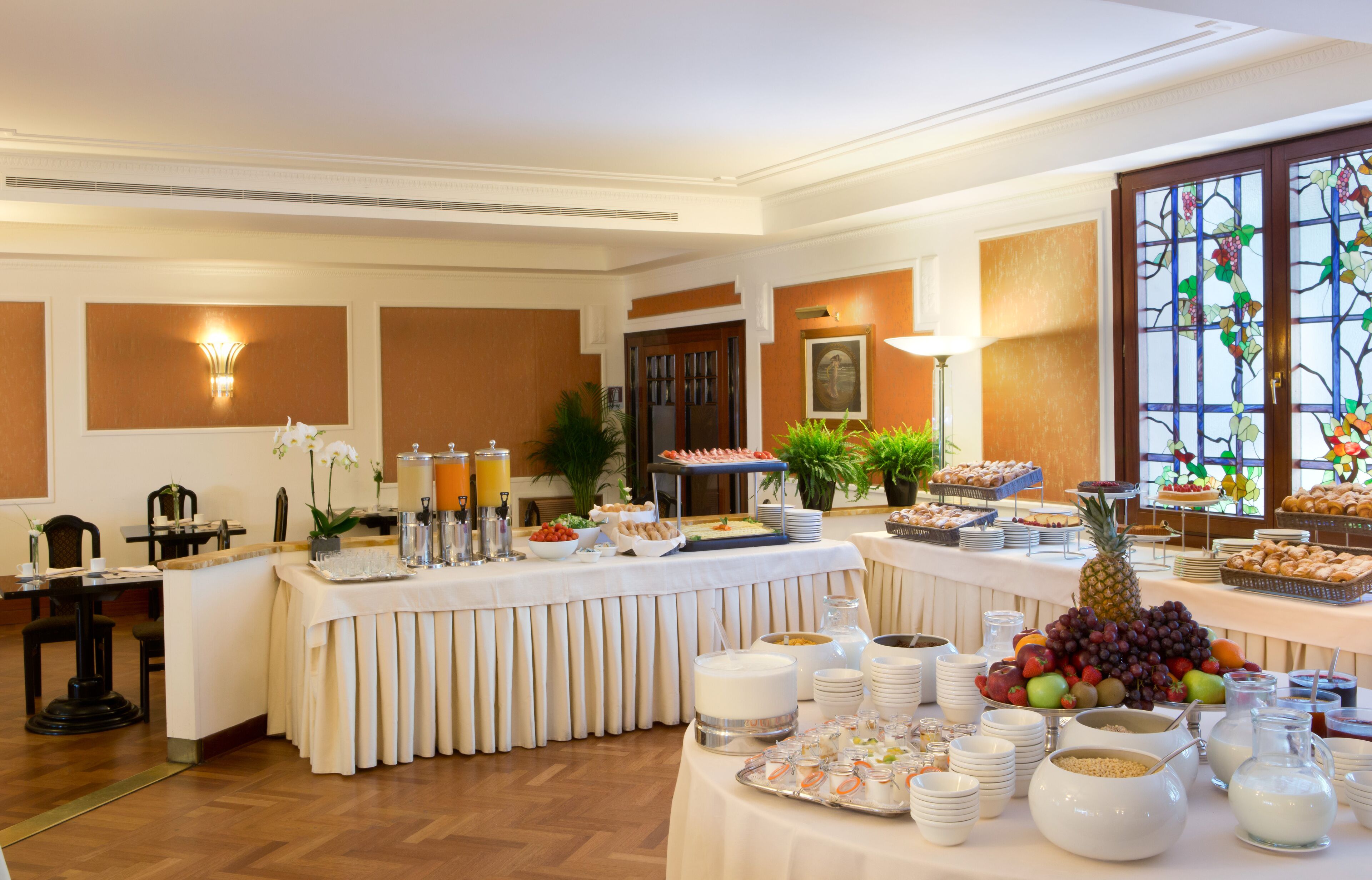 daily buffet breakfast (eur 16 per person)