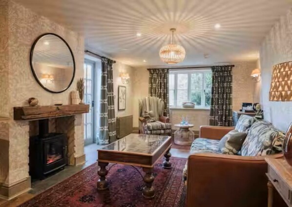 Cottage (Apple) | Living area