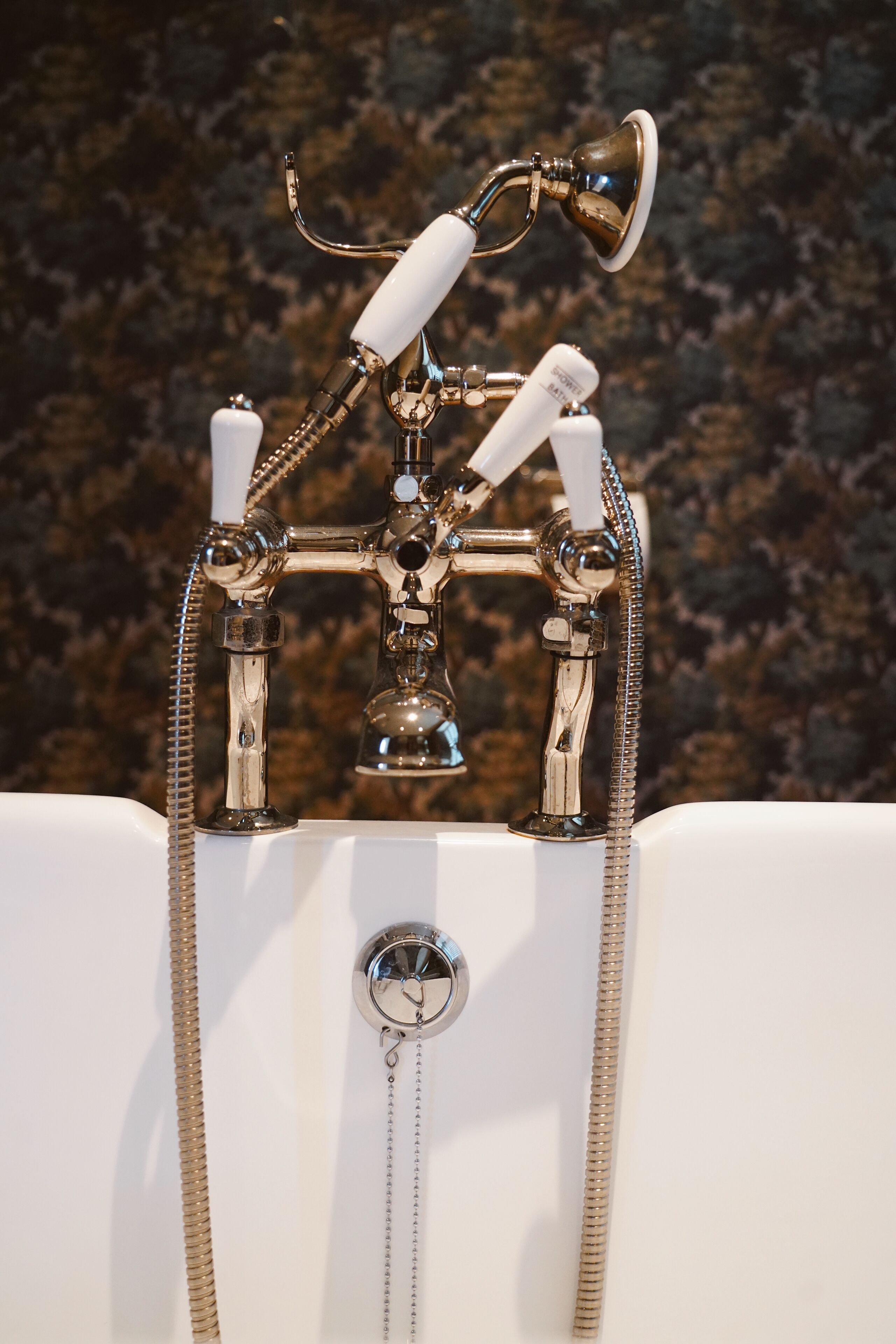 cottage (apple) | bathroom | hair dryer, towels