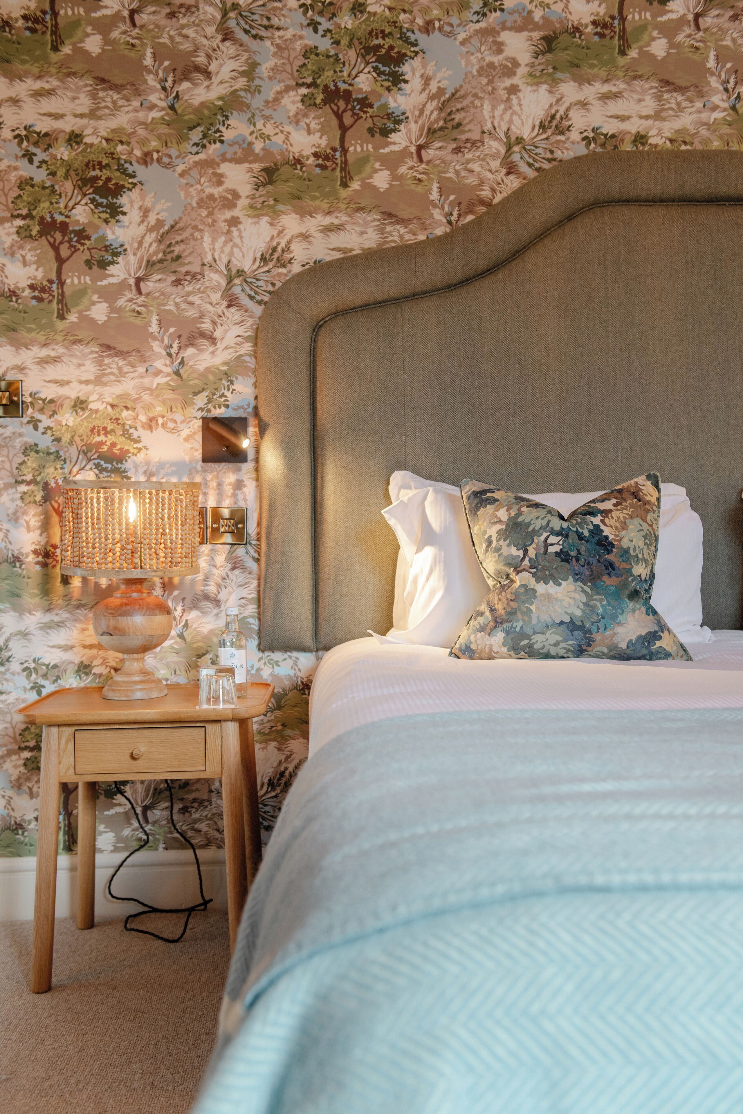 Deluxe Room | Premium bedding, in-room safe, WiFi (free), bed sheets