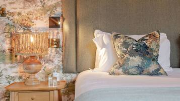Deluxe Room | Premium bedding, in-room safe, WiFi (free), bed sheets