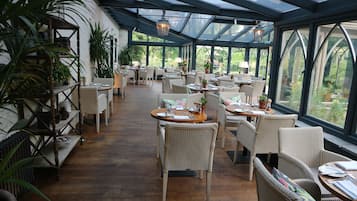 Lunch, dinner served; British cuisine, garden views