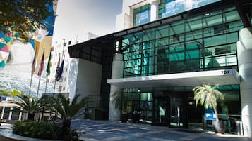 Vista frontal de la propiedad