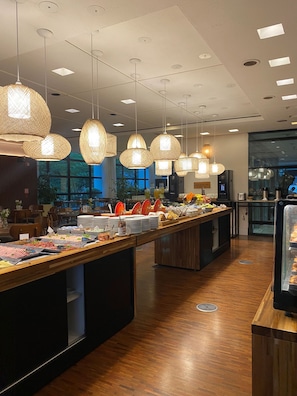 Daily buffet breakfast (BRL 85.50 per person)